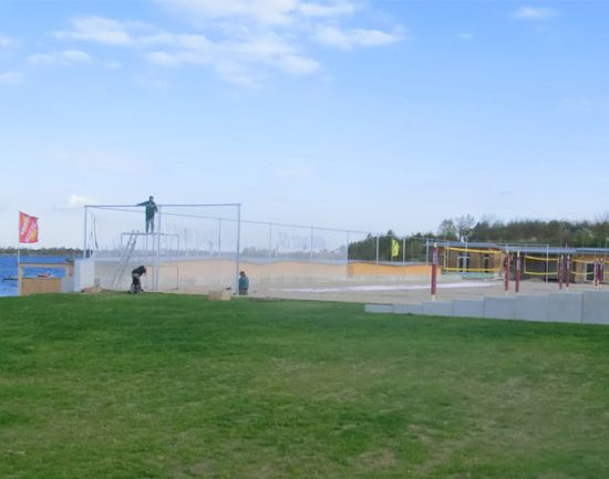 Aufbau der Beachvolleyballanlage Aufbau der Beachvolleyballanlage