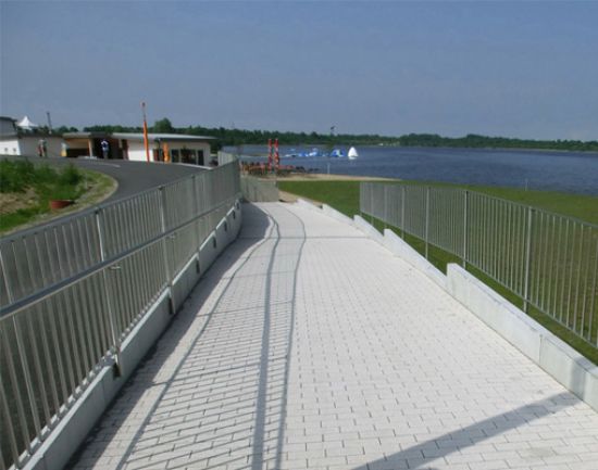 Barrierefreier Zugang zum Strand Barrierefreier Zugang zum Strand