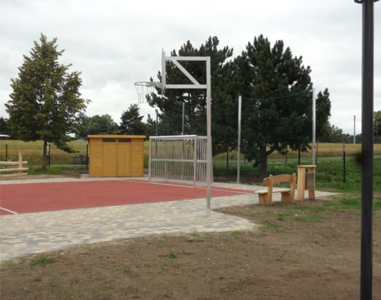 Fußball- und Baskettballplatz Fußball- und Baskettballplatz
